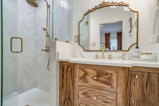 4924 Calmont Avenue, Fort Worth, TX 76107