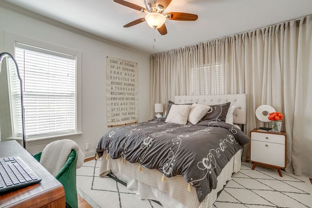 4924 Calmont Avenue, Fort Worth, TX 76107