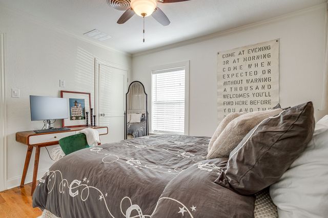 4924 Calmont Avenue, Fort Worth, TX 76107