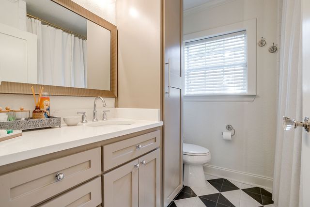 4924 Calmont Avenue, Fort Worth, TX 76107