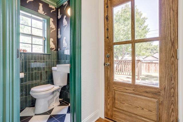 4924 Calmont Avenue, Fort Worth, TX 76107