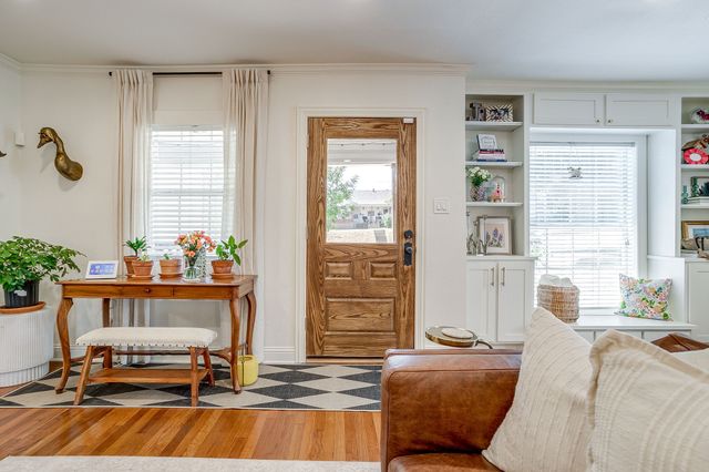 4924 Calmont Avenue, Fort Worth, TX 76107