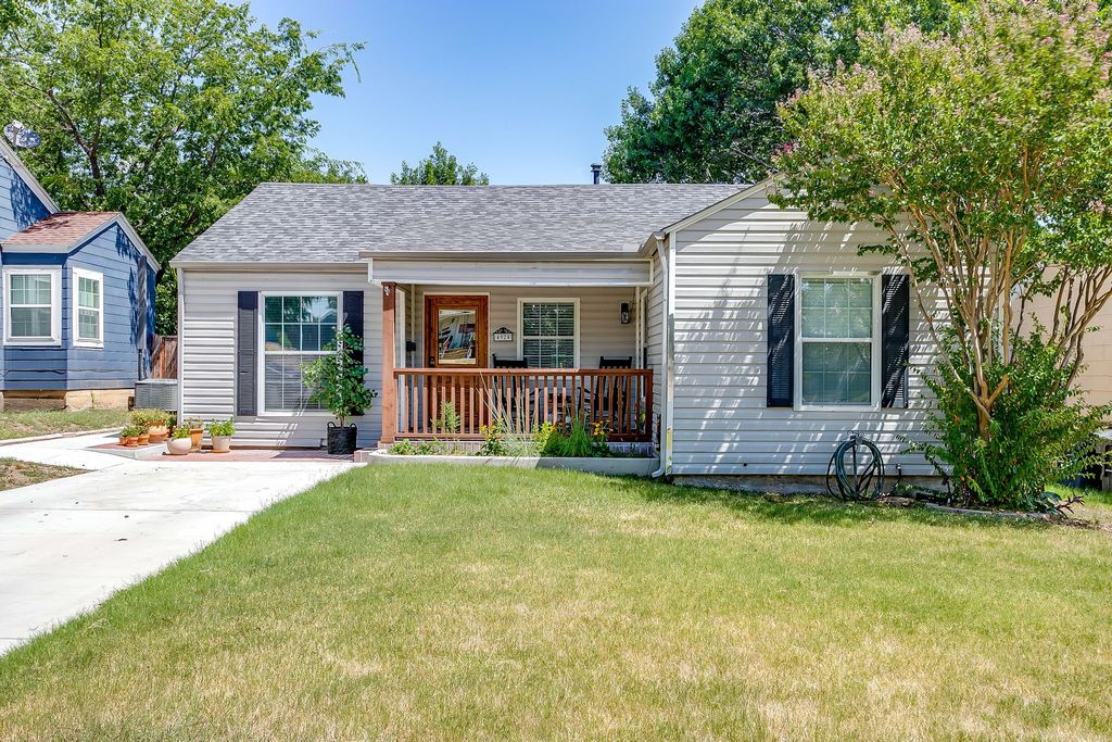 4924 Calmont Avenue, Fort Worth, TX 76107