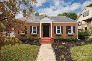 11 Colonial Place, Asheville, NC 28804