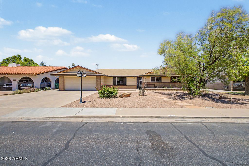 1256 W DEVONSHIRE Street, Mesa, AZ 85201 — photo 2