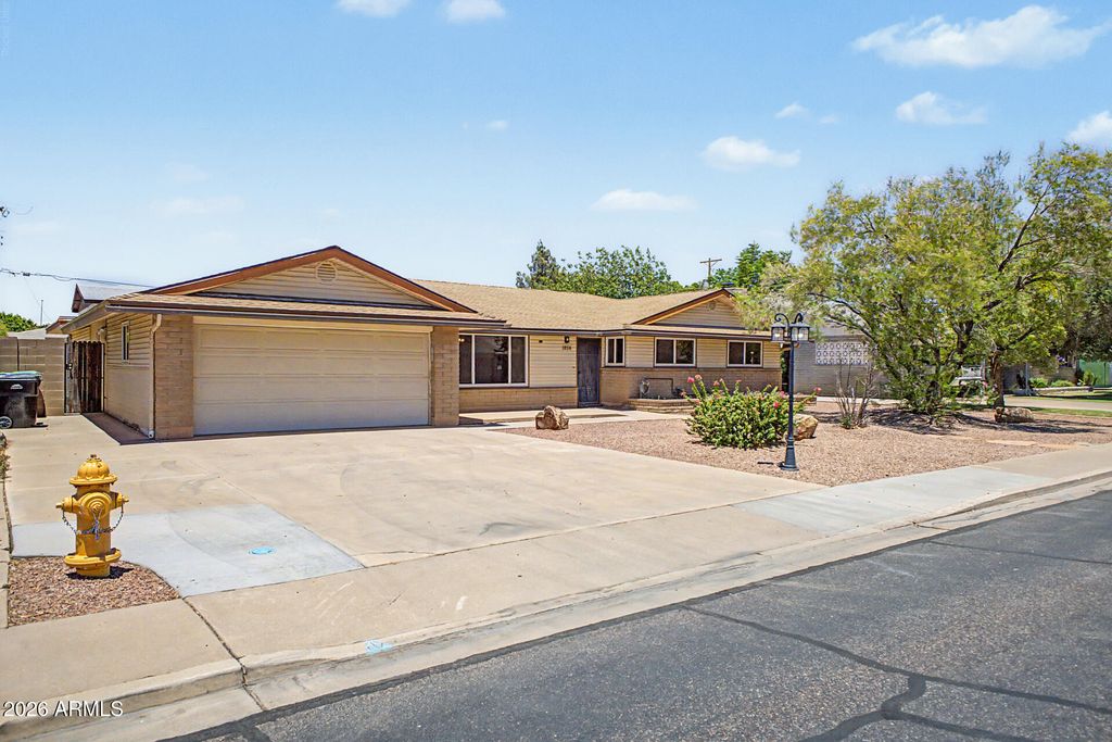 1256 W DEVONSHIRE Street, Mesa, AZ 85201 — photo 3