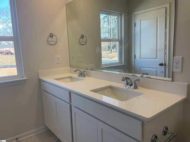 102 Wyndham Way, Laurens, SC 29360