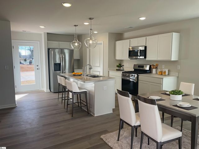 102 Wyndham Way, Laurens, SC 29360