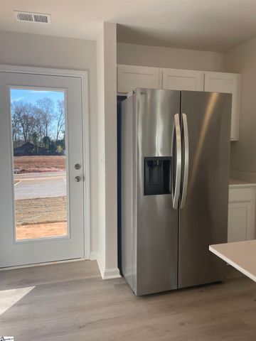 102 Wyndham Way, Laurens, SC 29360