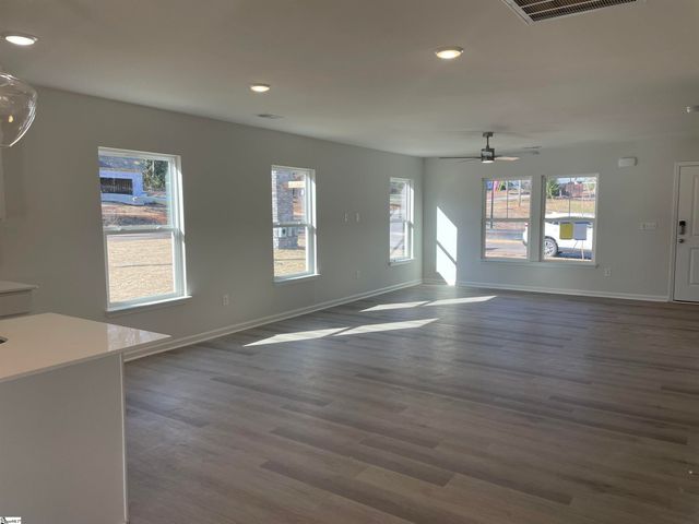 102 Wyndham Way, Laurens, SC 29360