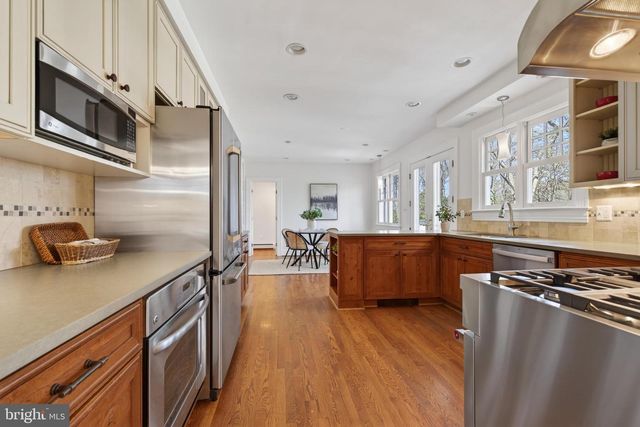 2307 N WAKEFIELD ST, Arlington, VA 22207