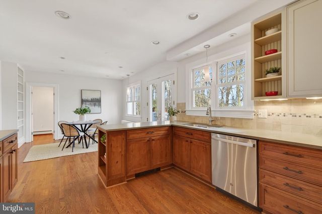 2307 N WAKEFIELD ST, Arlington, VA 22207