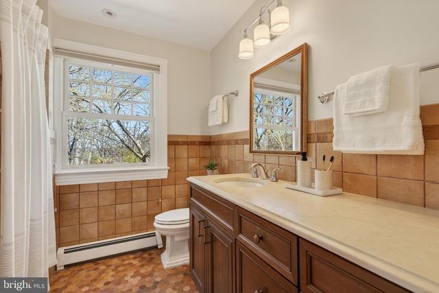 2307 N WAKEFIELD ST, Arlington, VA 22207