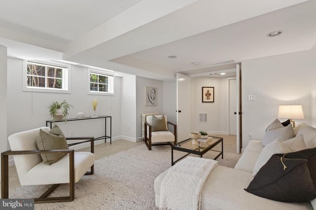 2307 N WAKEFIELD ST, Arlington, VA 22207