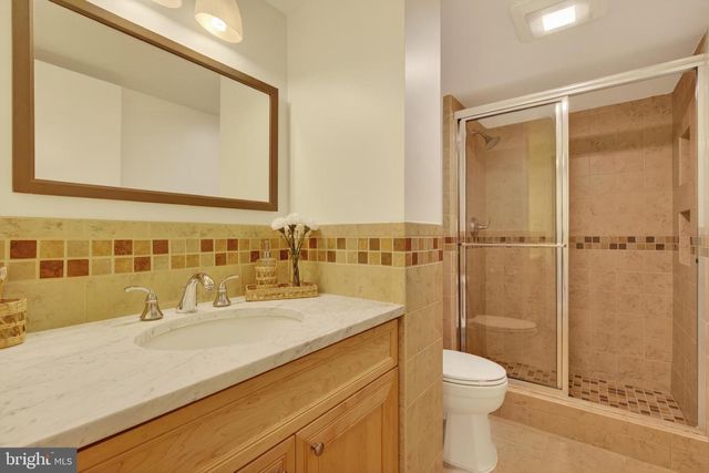 2307 N WAKEFIELD ST, Arlington, VA 22207