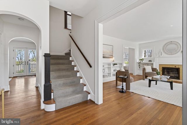 2307 N WAKEFIELD ST, Arlington, VA 22207