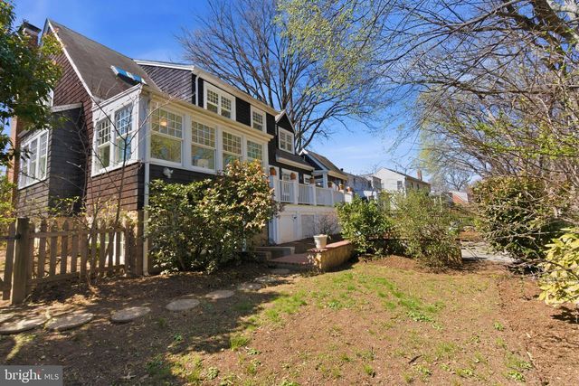 2307 N WAKEFIELD ST, Arlington, VA 22207