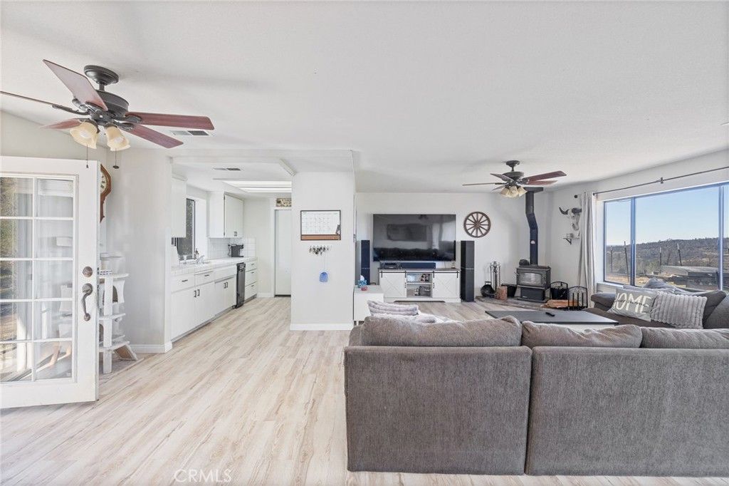 Image 14 of property listing at 33030 Road 233, North Fork, CA 93643