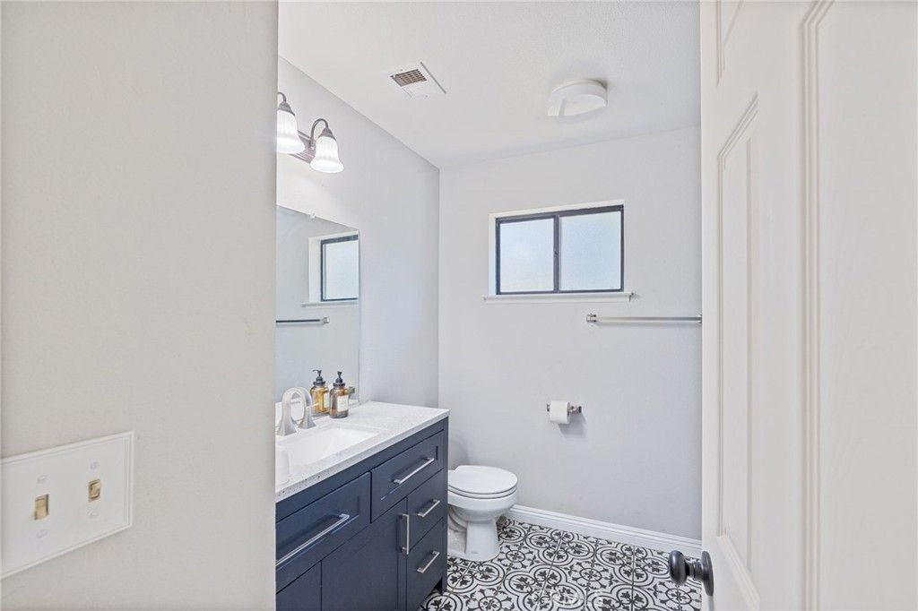 Image 19 of property listing at 33030 Road 233, North Fork, CA 93643