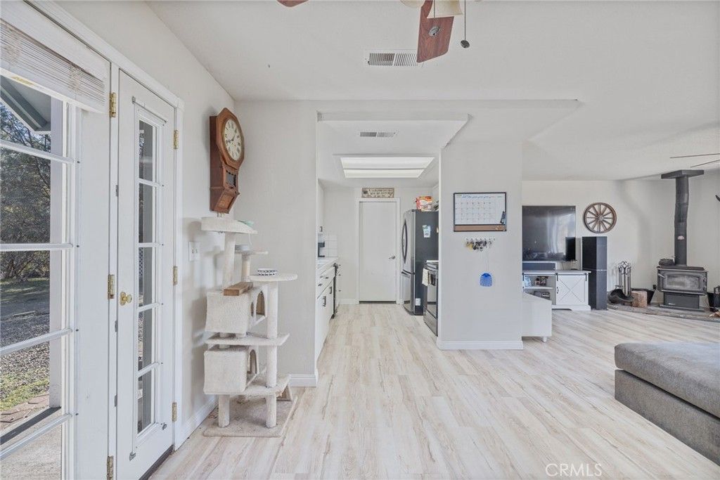 Image 5 of property listing at 33030 Road 233, North Fork, CA 93643