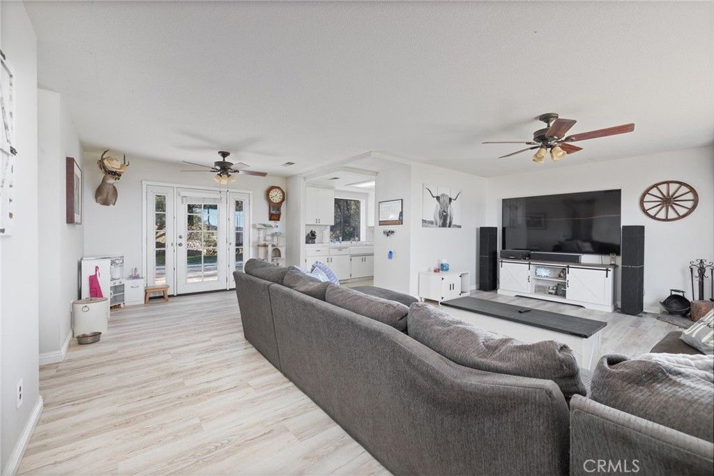 Image 6 of property listing at 33030 Road 233, North Fork, CA 93643
