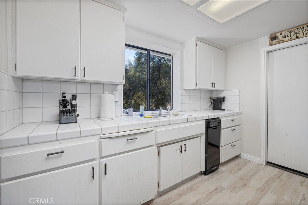 Image 9 of property listing at 33030 Road 233, North Fork, CA 93643