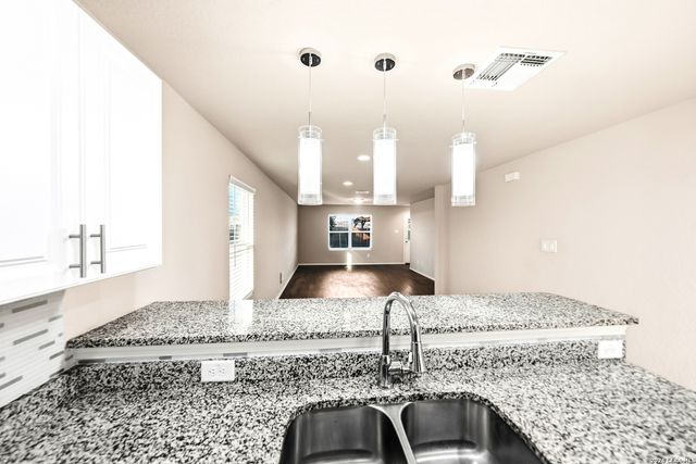 3011 Pacific Coast, Converse, TX 78109