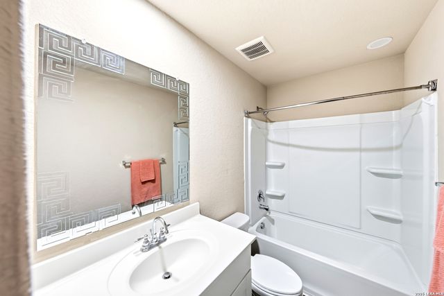 3011 Pacific Coast, Converse, TX 78109