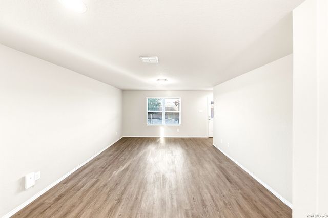 3011 Pacific Coast, Converse, TX 78109