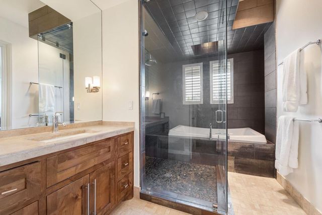 2002 Kinney Ave A, Austin, TX 78704