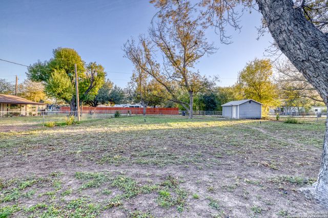 1703 22nd, Hondo, TX 78861