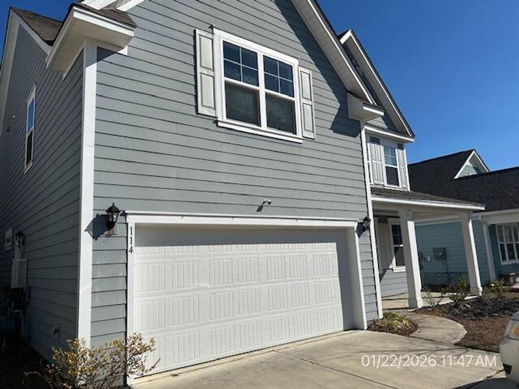 Image 2 of property listing at 114 Brant Drive, Summerville, SC 29483