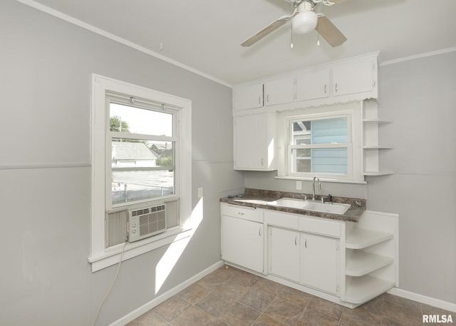 934 20TH Avenue, Rock Island, IL 61201