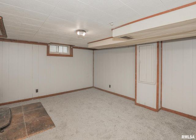 934 20TH Avenue, Rock Island, IL 61201