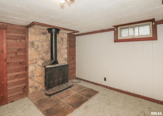 934 20TH Avenue, Rock Island, IL 61201