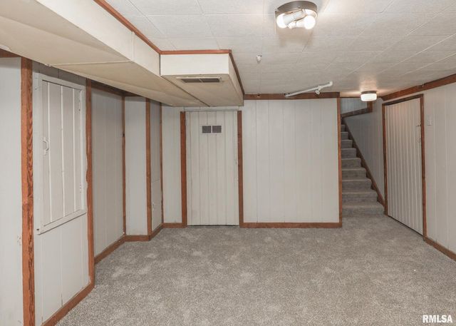 934 20TH Avenue, Rock Island, IL 61201