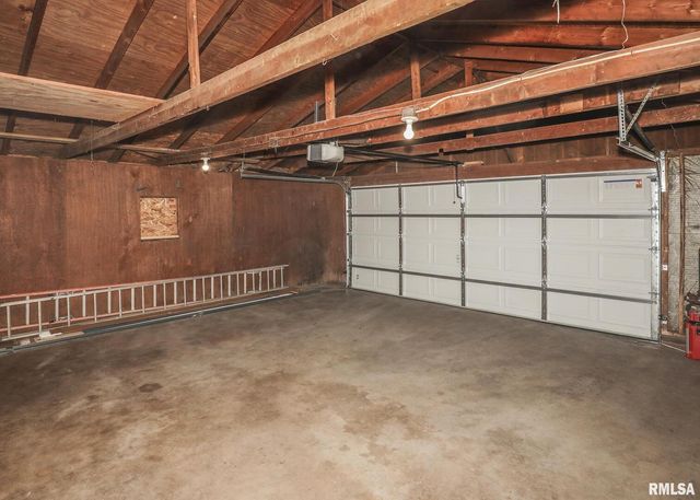 934 20TH Avenue, Rock Island, IL 61201