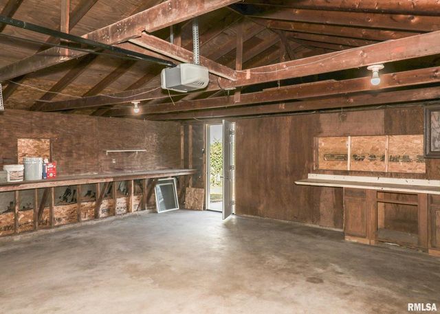 934 20TH Avenue, Rock Island, IL 61201