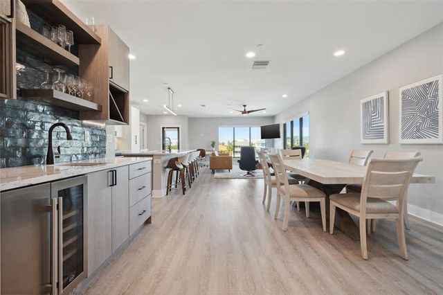 12400 CAPRI CIRCLE N B, Treasure Island, FL 33706