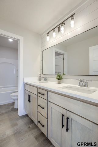 12361 Fenwick Street, Papillion, NE 68046