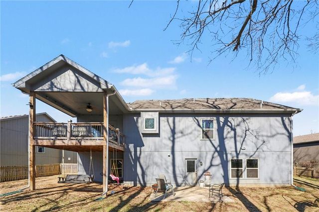 1207 E 15th Street, Kearney, MO 64060