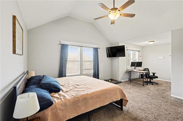 1207 E 15th Street, Kearney, MO 64060