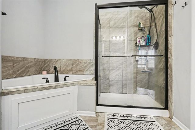 1207 E 15th Street, Kearney, MO 64060