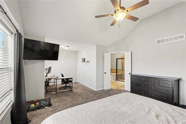 1207 E 15th Street, Kearney, MO 64060