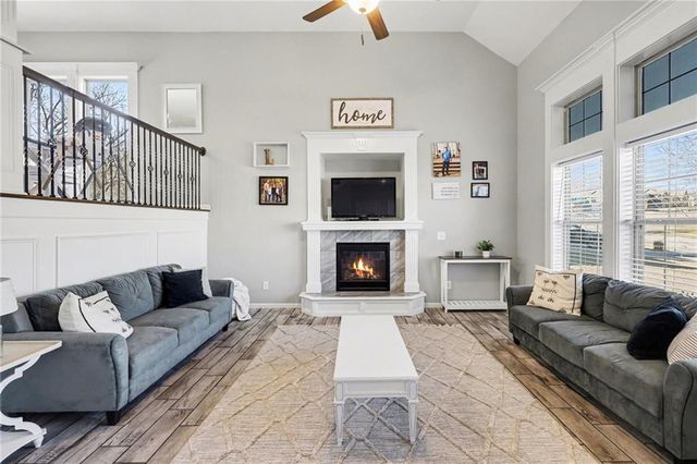 1207 E 15th Street, Kearney, MO 64060