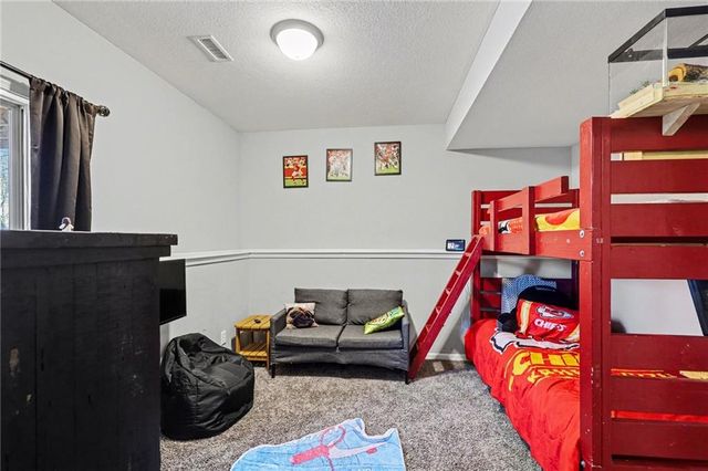 1207 E 15th Street, Kearney, MO 64060