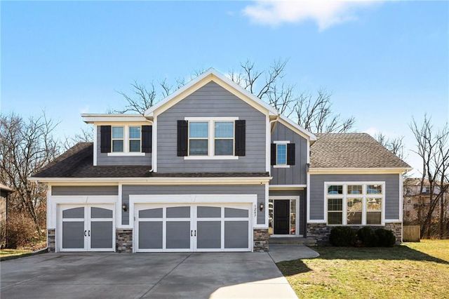 1207 E 15th Street, Kearney, MO 64060