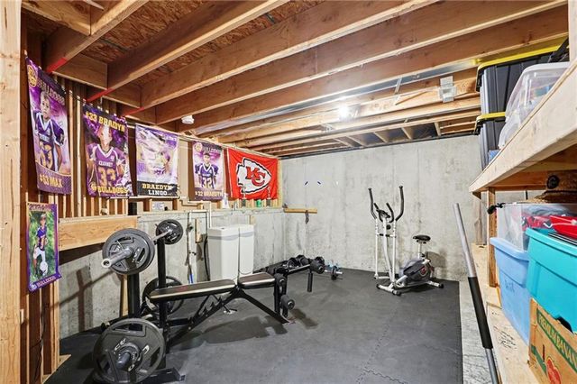 1207 E 15th Street, Kearney, MO 64060