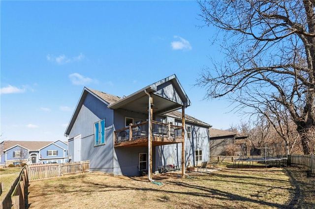 1207 E 15th Street, Kearney, MO 64060