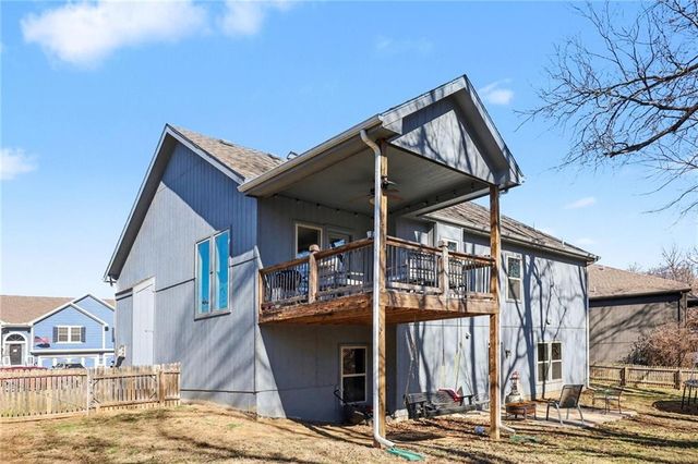 1207 E 15th Street, Kearney, MO 64060